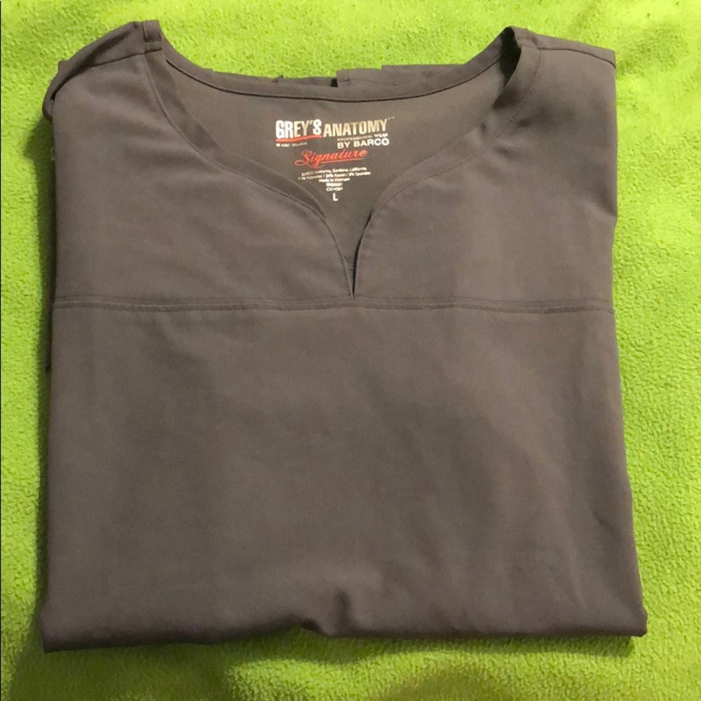 Grey anatomy scrubs lot (3)